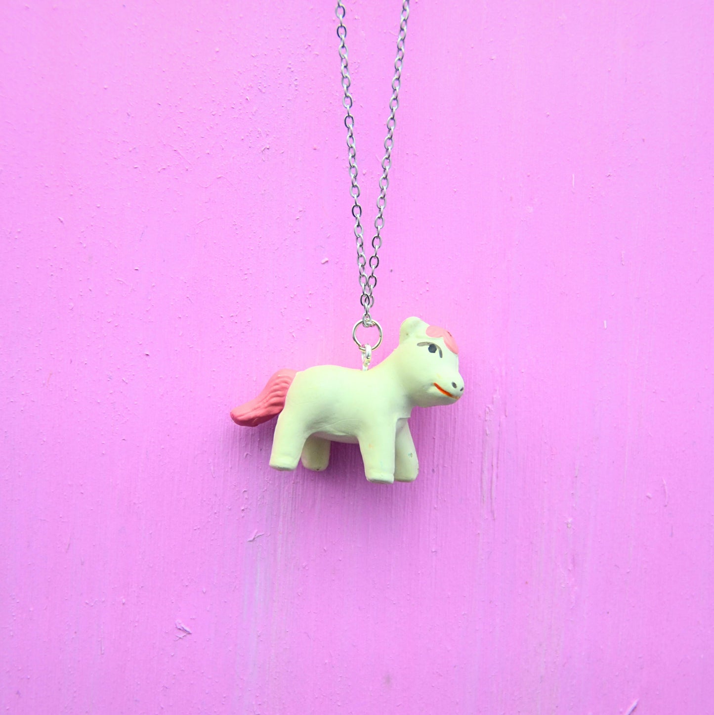 Halsband vit och rosa ponny